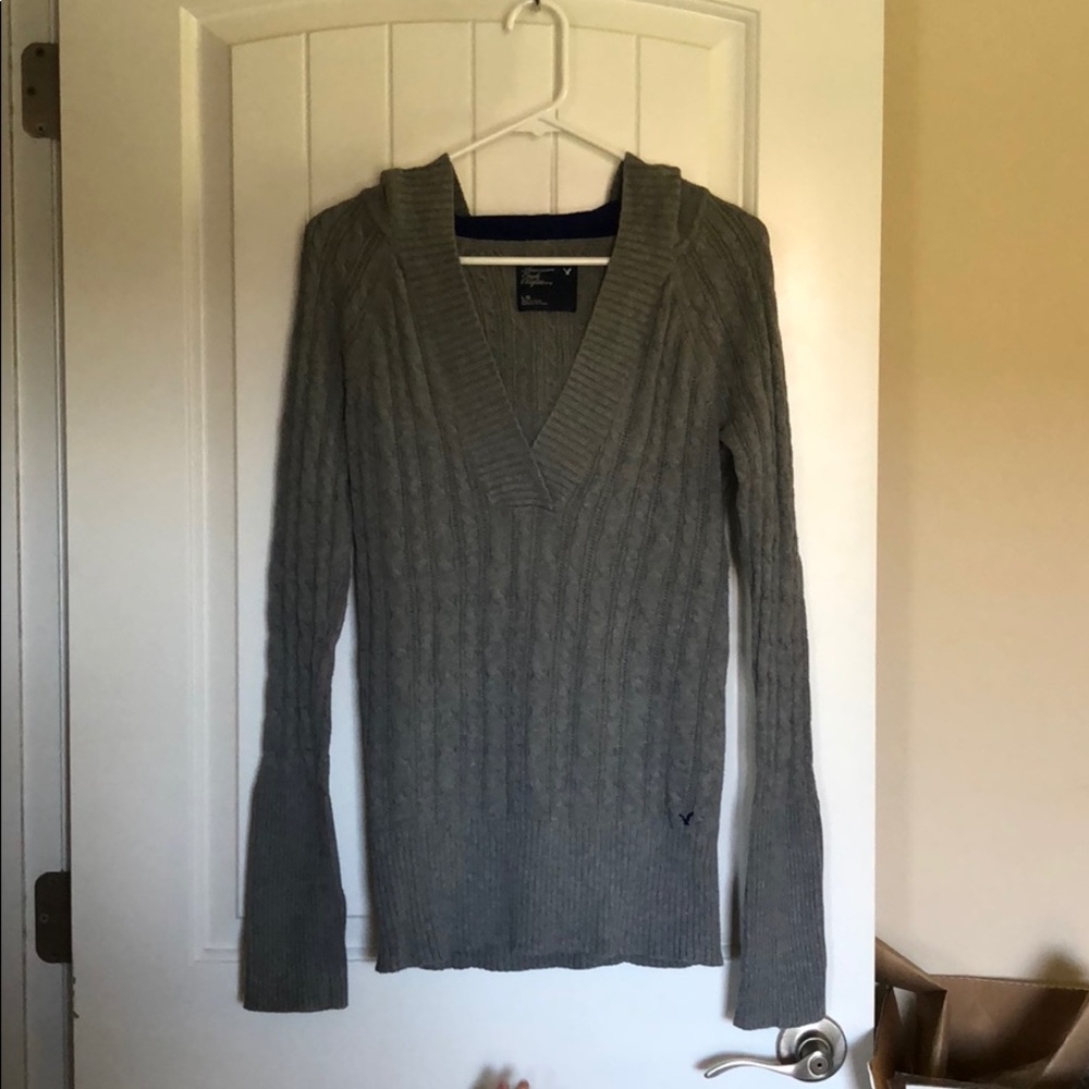 American eagle Outfitters grey lightwt sweater